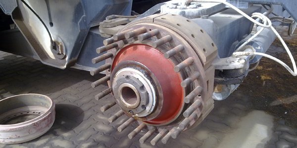 Hit srl port handling machinery reachstacker forklift mobile harbour crane spare parts service 02 - Port Equipment Spare Part supplied by HIT SRL